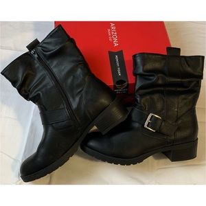 Size 9 black leather boots!